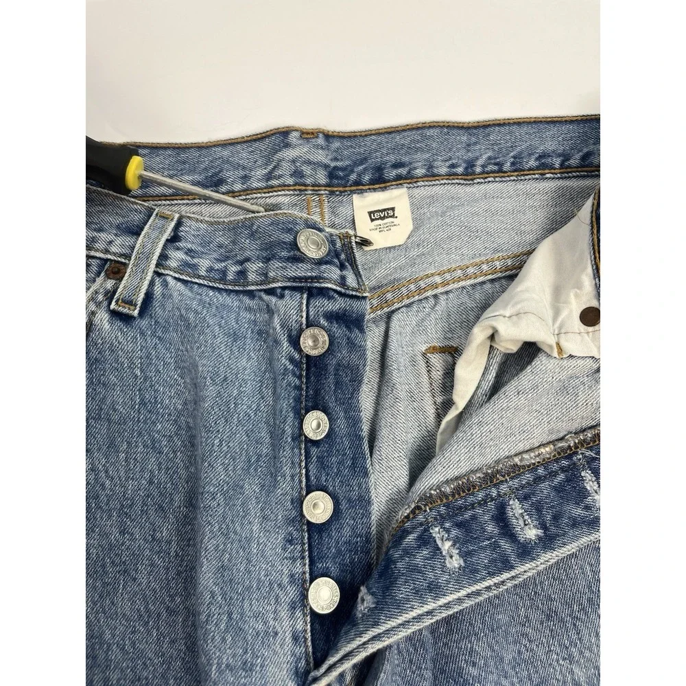 Levis 501 Jeans Mens 34x31 Blue Button Fly Medium Wash Denim Y2K Vintage